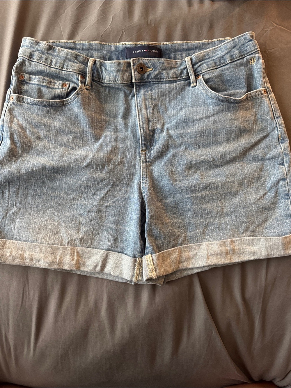 Tommy Hilfiger Light Blue Denim Rolled-Hem Women's Shorts